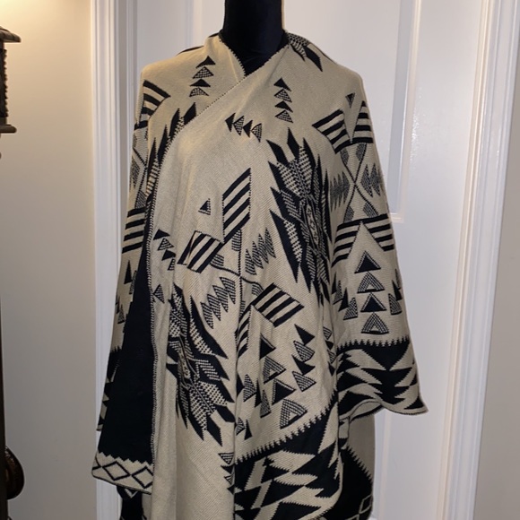 Cake & Roses cape - Picture 2 of 3